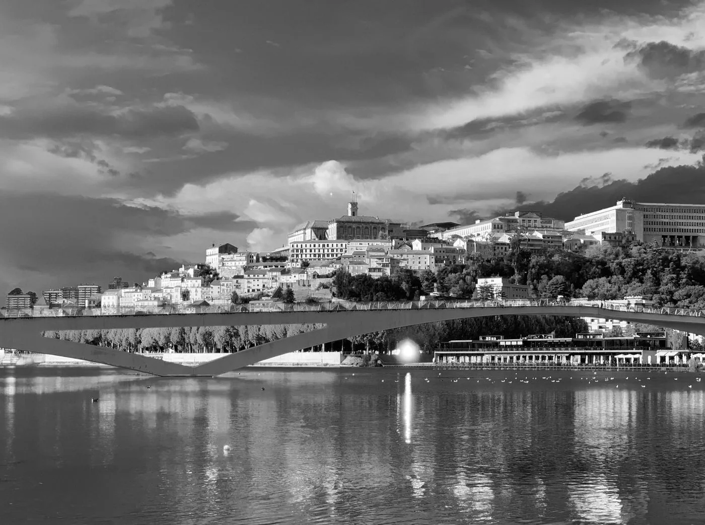 Black and white view of Coimbra and the Pedro e Inês footbridge