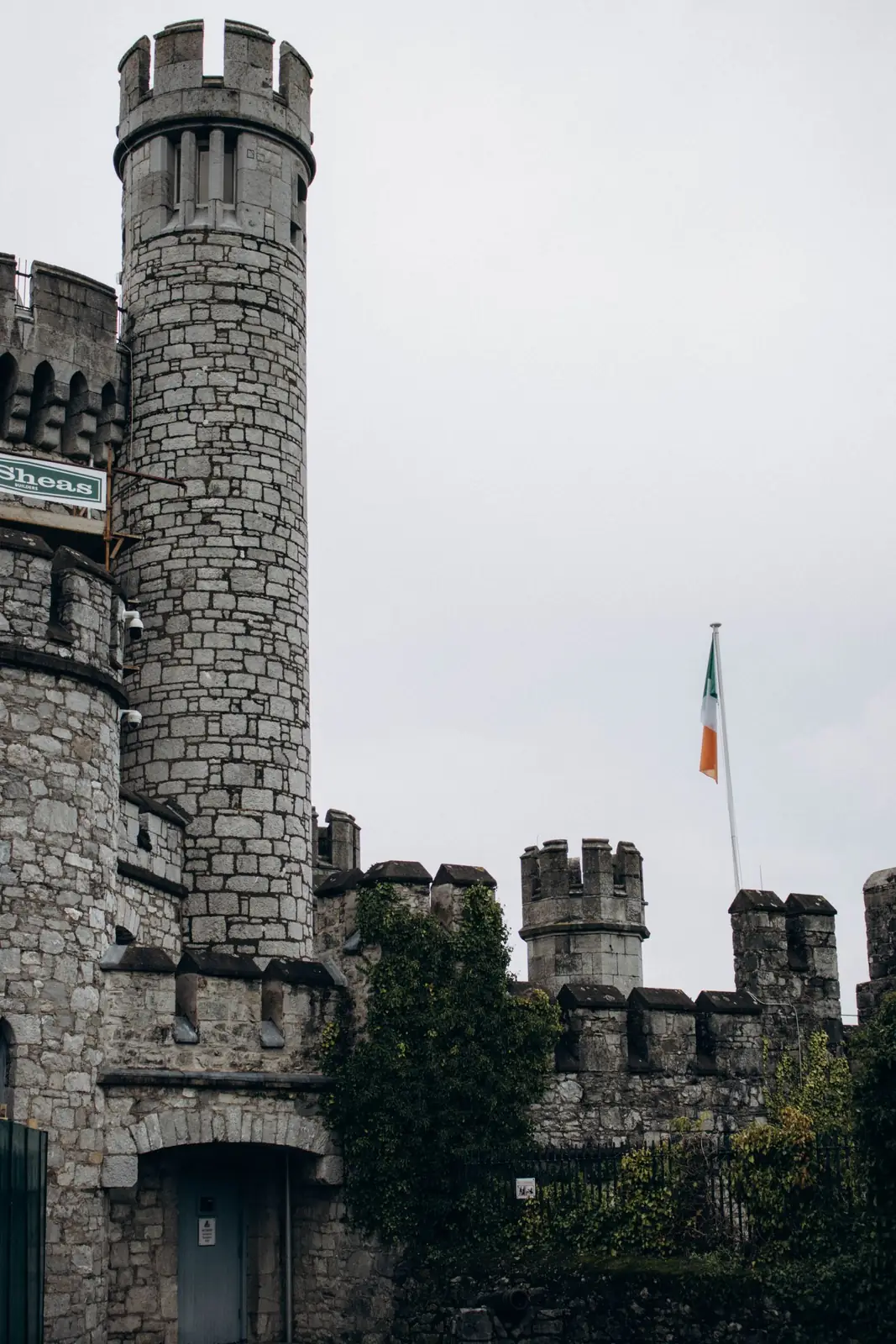 Blackrock Castle beside the water in Cork