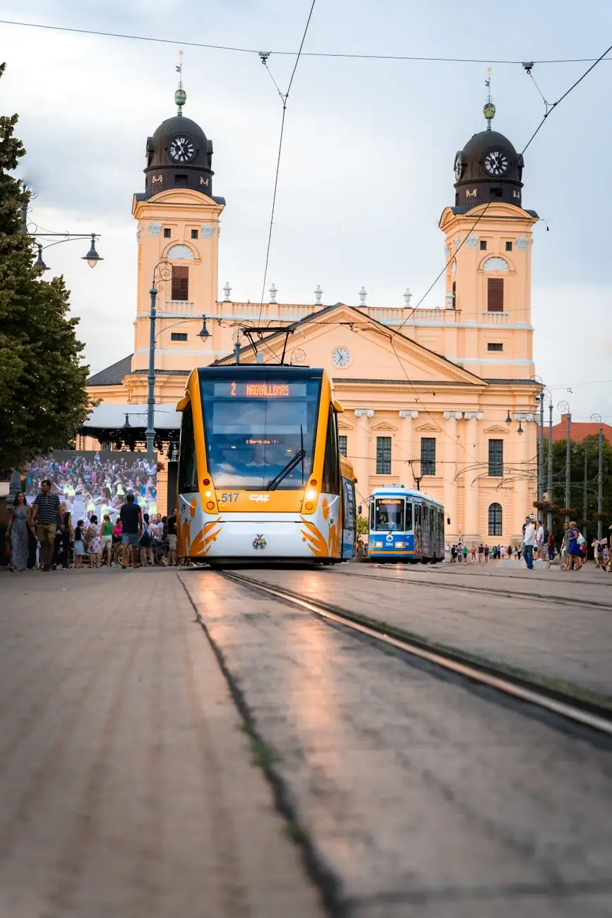 A tram approaching Kossuth Square with Debrecen’s Reformed Great Church behind it