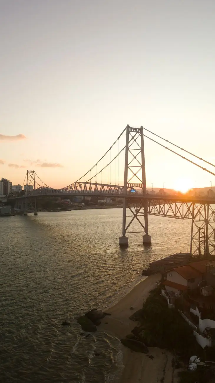 Steel towers and trusses of Florianópolis’s Hercílio Luz bridge
