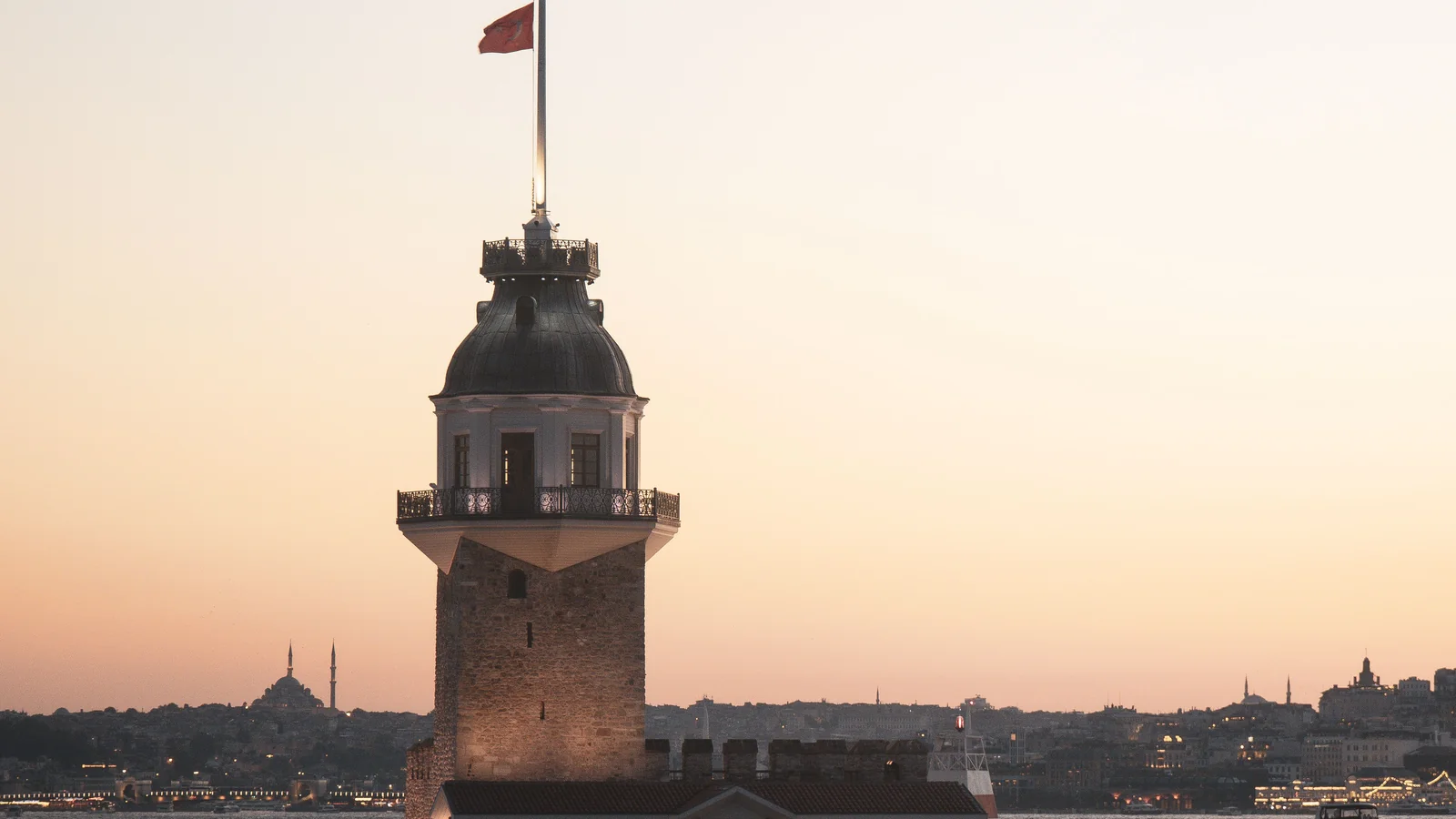 Maiden’s Tower on its islet off Istanbul’s Salacak shore in warm evening light.