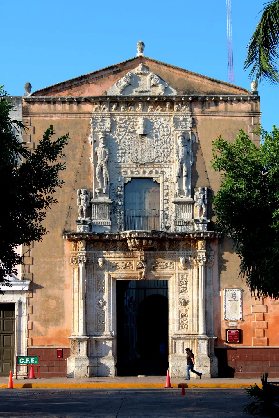 Carved stone entrance and upper window of Museo Casa Montejo on Mérida’s Plaza Grande