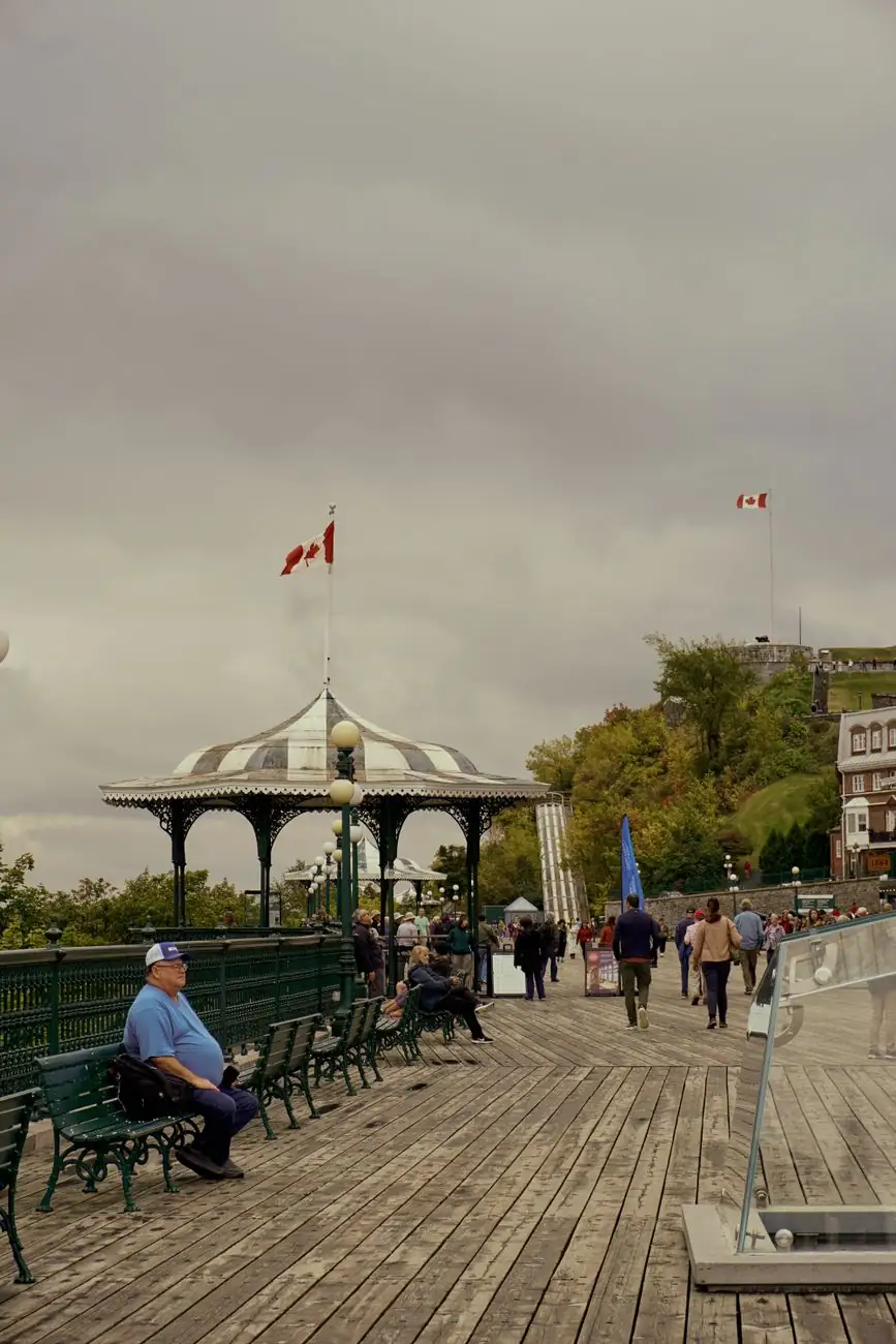Visitors beside a pavilion on the wooden Dufferin Terrace boardwalk in Québec City