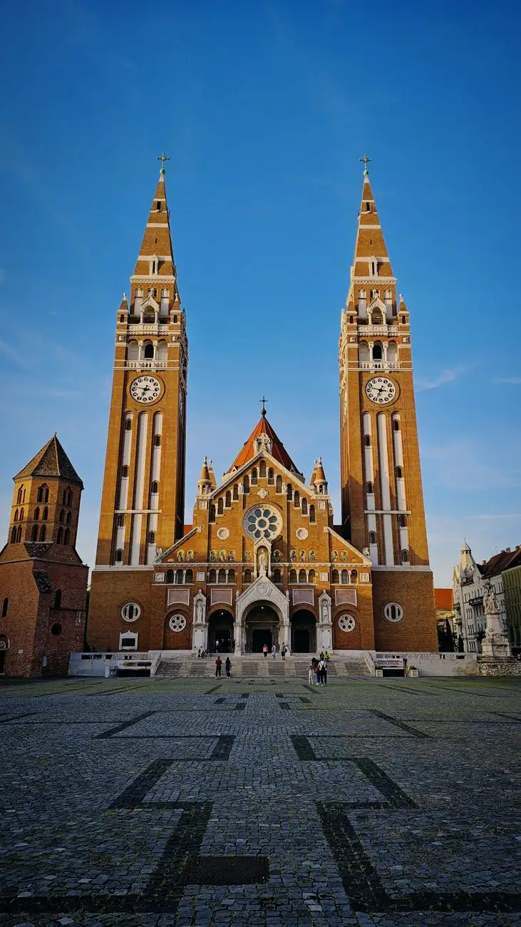Szeged’s Votive Church and twin towers seen across the patterned paving of Dóm Square